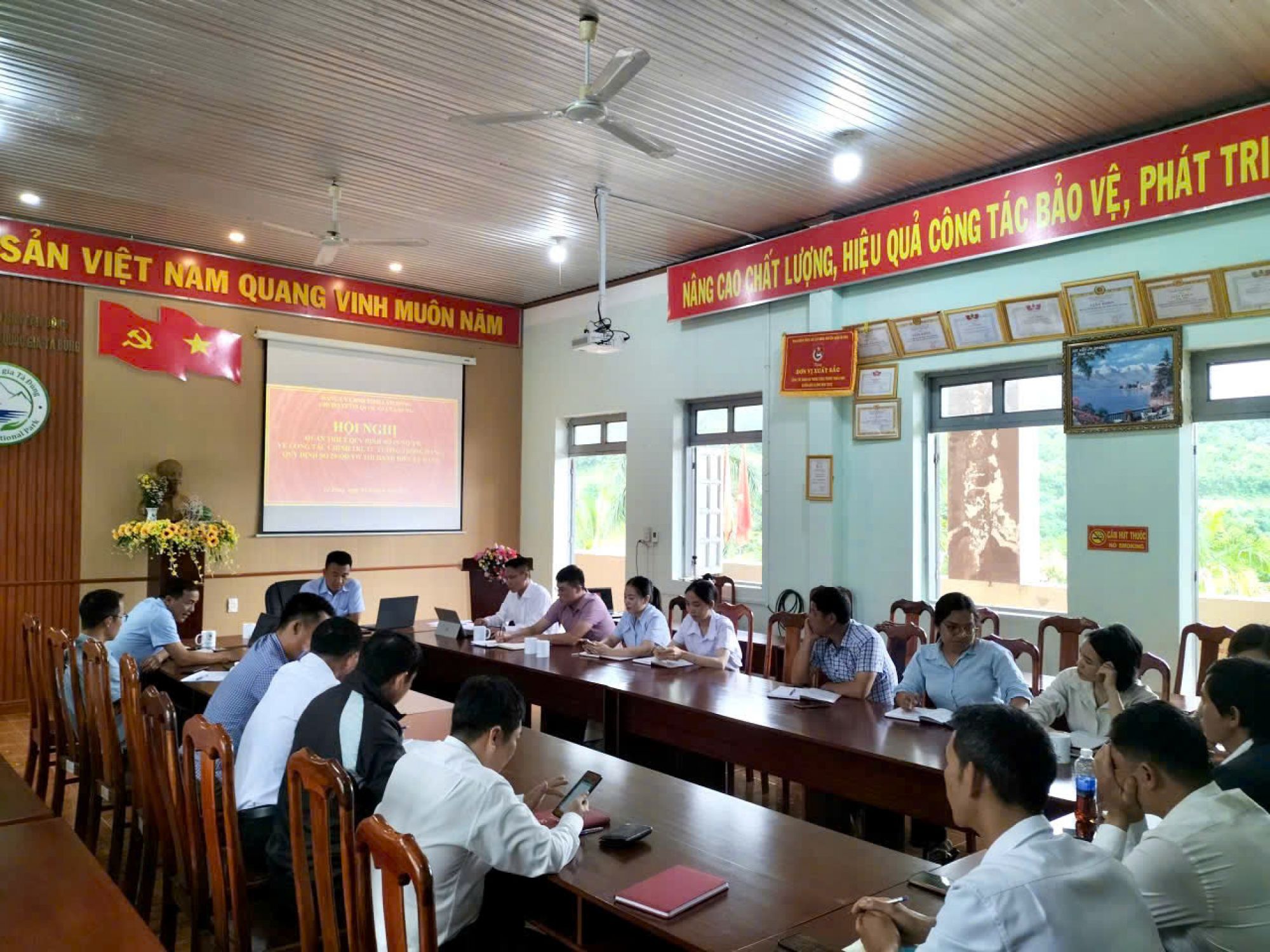 Chi bộ Vườn quốc gia T&agrave; Đ&ugrave;ng qu&aacute;n triệt c&aacute;c Quy định mới của Trung ương v&agrave; địa phương