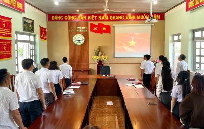 Ban Quản l&yacute; Vườn quốc gia T&agrave; Đ&ugrave;ng tổ chức Lễ ch&agrave;o cờ th&aacute;ng 8/2026