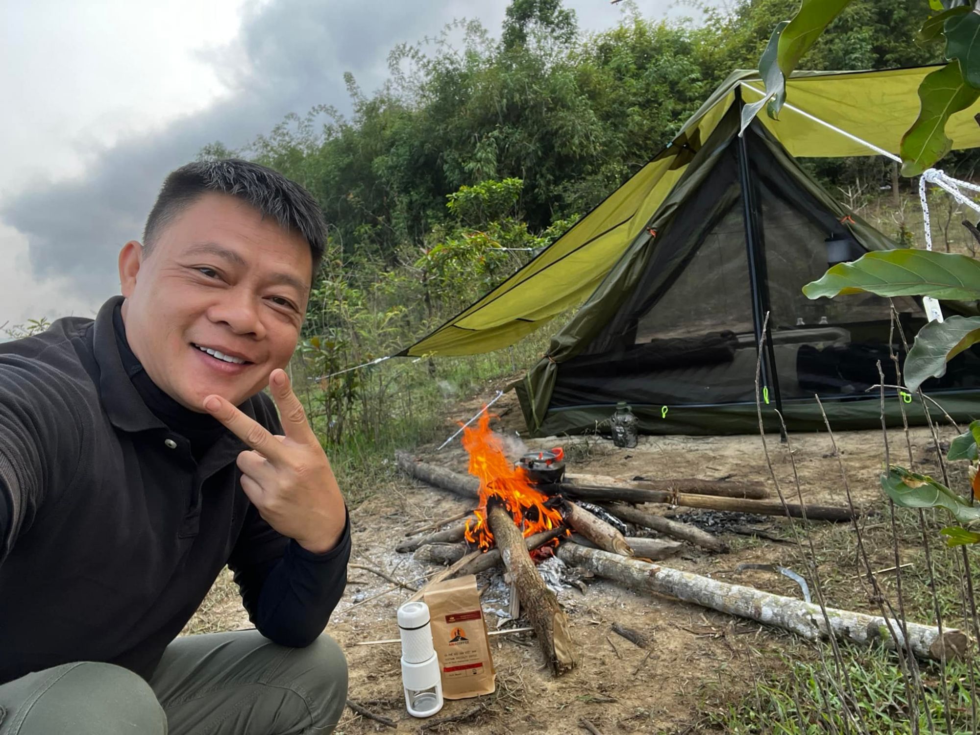 Một mình chèo thuyền, cắm trại trong mưa và câu cá trên hồ Tà Đùng | COME MINH VIETNAM