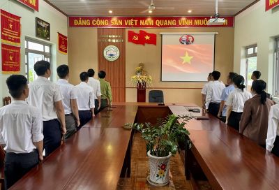 Ban Quản lý Vườn quốc gia Tà Đùng tổ chức Lễ chào cờ tháng 6/2025