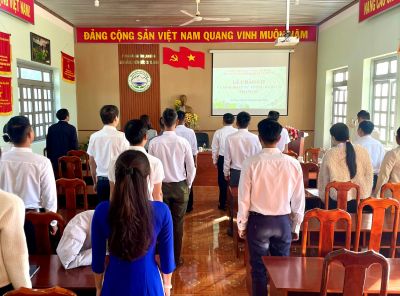 Ban Quản l&yacute; Vườn quốc gia T&agrave; Đ&ugrave;ng tổ chức Lễ ch&agrave;o cờ th&aacute;ng 2/2026