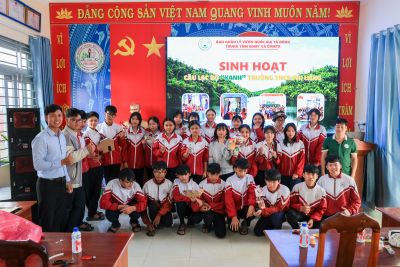 Th&agrave;nh vi&ecirc;n C&acirc;u lạc bộ "Xanh" Vườn quốc gia T&agrave; Đ&ugrave;ng s&aacute;ng tạo sản phẩm từ vật liệu t&aacute;i chế