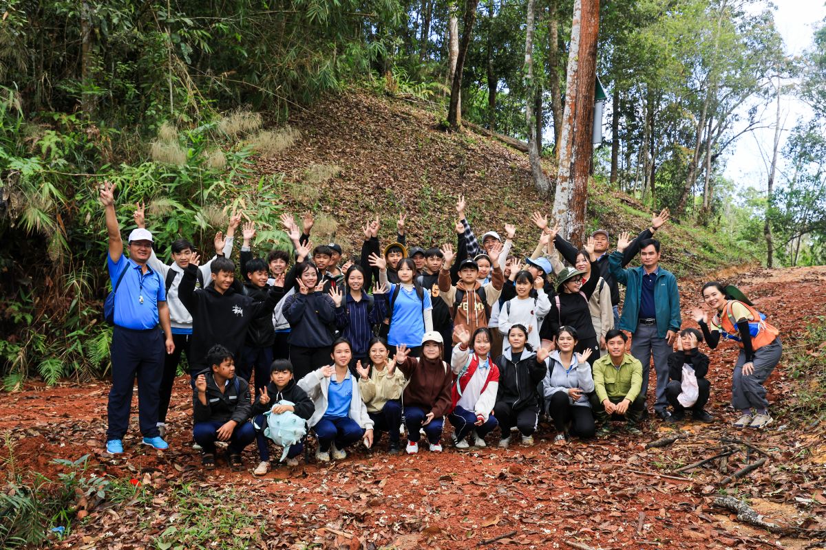 Th&agrave;nh vi&ecirc;n C&acirc;u lạc bộ &ldquo;Xanh&rdquo; trường THCS Phan Chu Trinh v&agrave; h&agrave;nh tr&igrave;nh về với thi&ecirc;n nhi&ecirc;n T&agrave; Đ&ugrave;ng