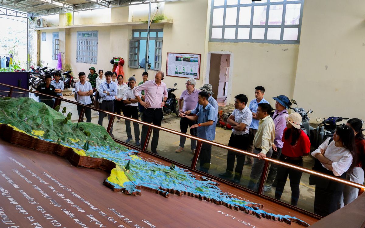 Đoàn công tác của Phái đoàn Liên minh châu Âu và UNDP đến thăm và làm việc tại Ban quản lý Vườn Quốc gia Tà Đùng