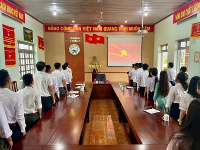 Ban Quản l&yacute; Vườn quốc gia T&agrave; Đ&ugrave;ng tổ chức Lễ ch&agrave;o cờ th&aacute;ng 3/2026