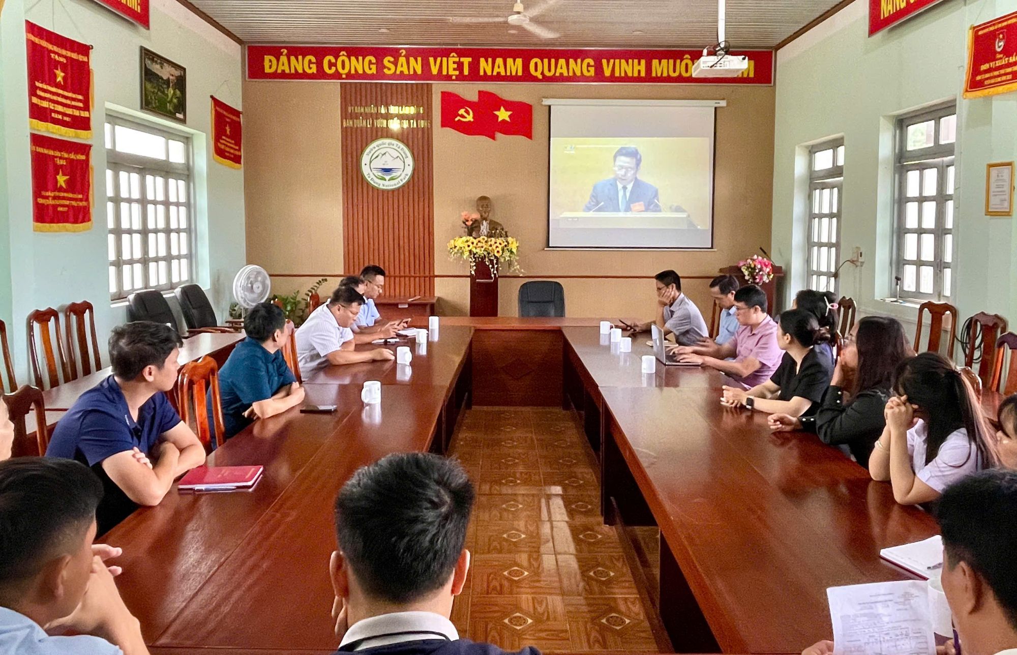 Chi bộ Vườn quốc gia T&agrave; Đ&ugrave;ng học tập, qu&aacute;n triệt Nghị quyết số 10-NQ/TW của Bộ Ch&iacute;nh trị