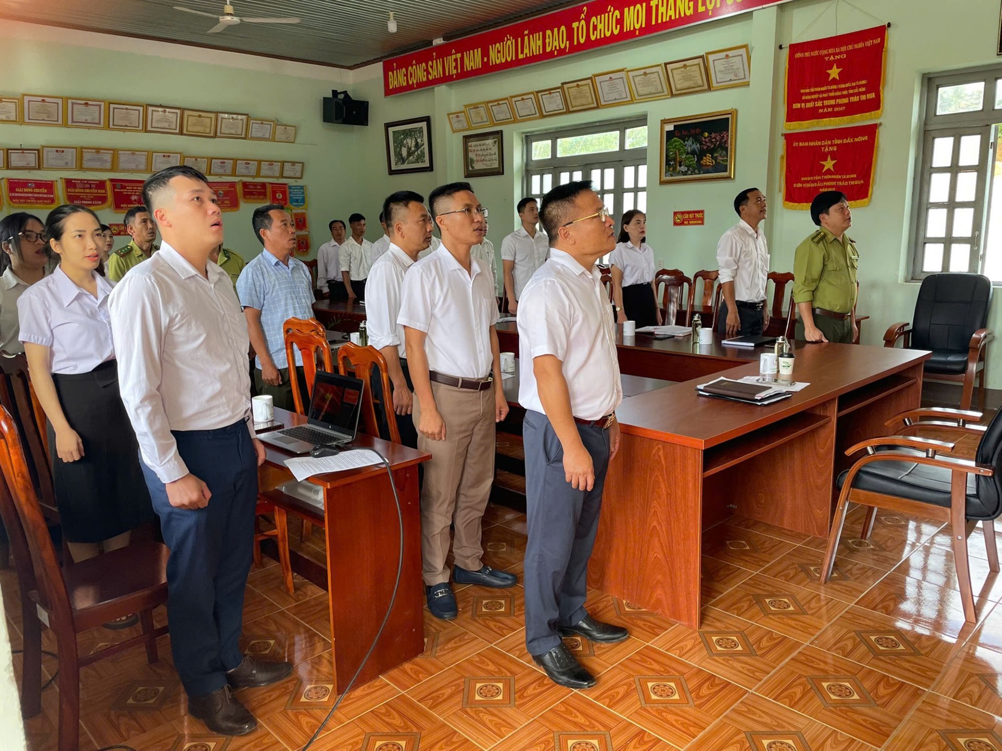 Ban Quản lý Vườn quốc gia Tà Đùng tổ chức Lễ chào cờ tháng 9/2025
